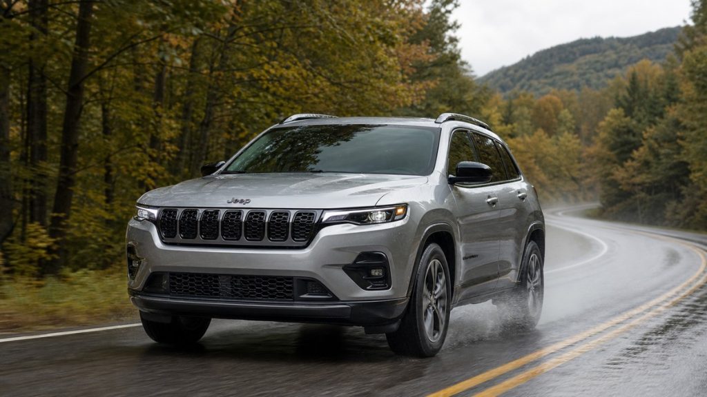 Jeep Wakes Up the Cherokee and Points It Straight at Toyota and Honda